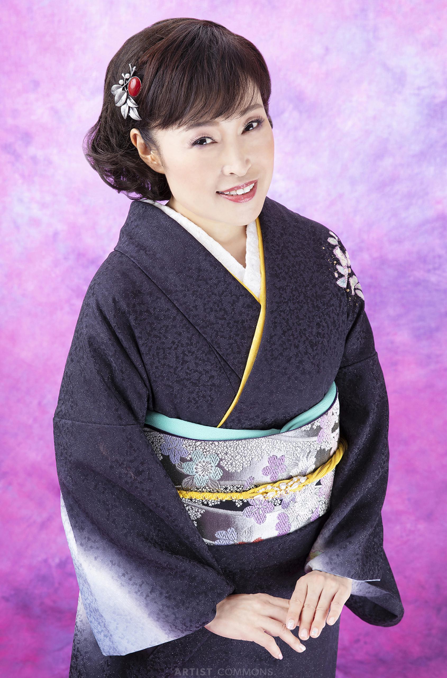 秋山　涼子