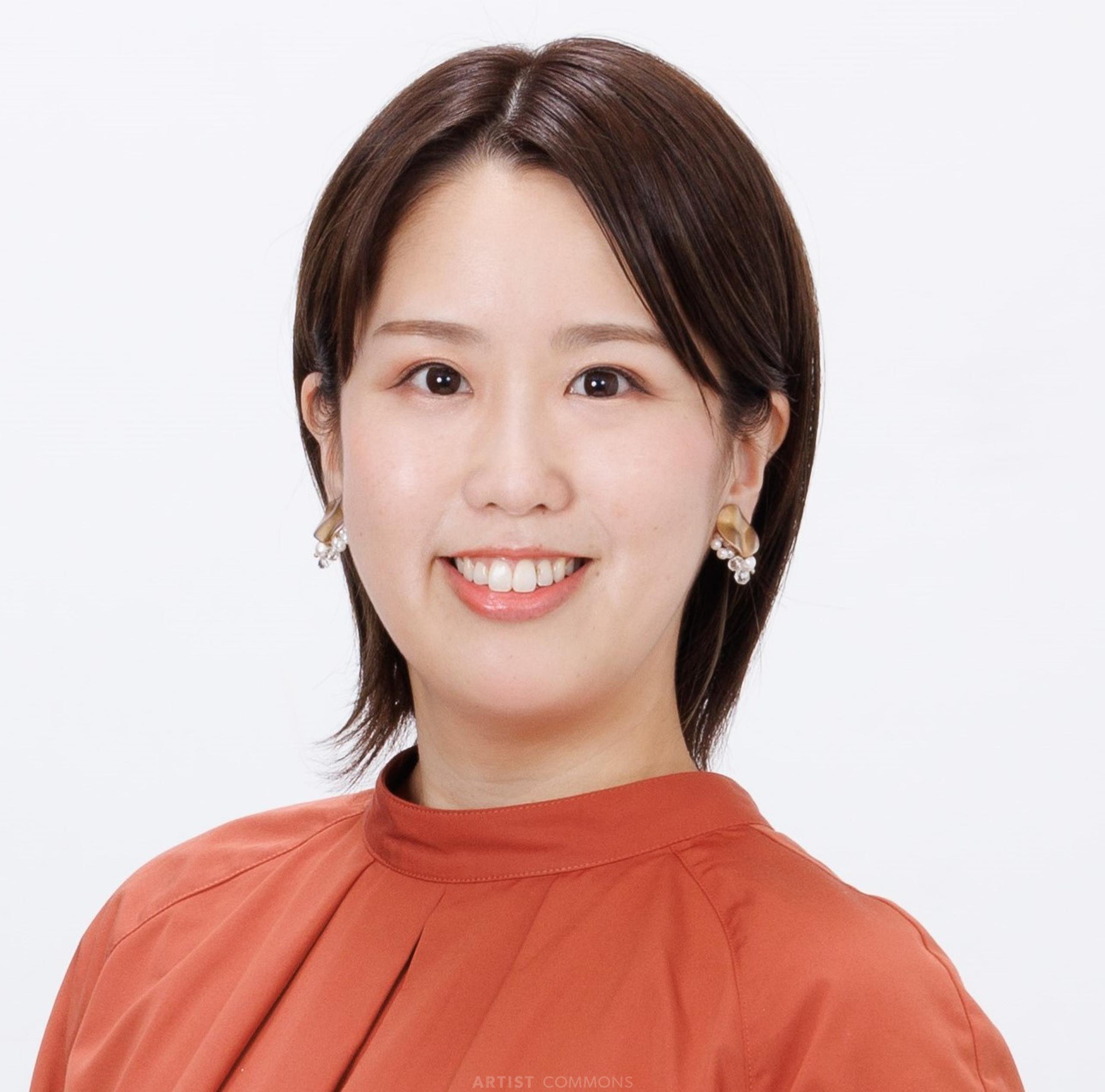 秦　まりな