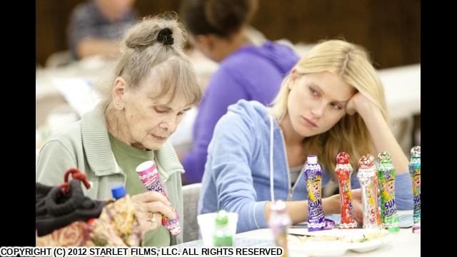 🈙スターレット［Ｒ１５＋指定版］（字幕版）[R15+]