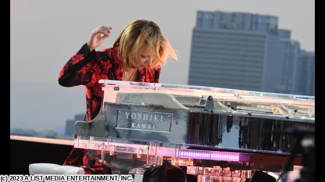ＹＯＳＨＩＫＩ：ＵＮＤＥＲ　ＴＨＥ　ＳＫＹ🅍